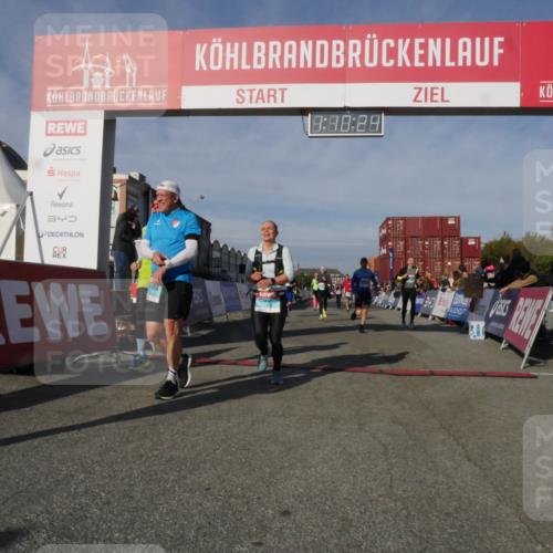 03.10.2025 - Köhlbrandbrückenlauf Matties Gatica Varas http://msf.ph/oto/9167737 03.10.2025 10:10:26 Ziel 1192, 1375, 1536, 1583, 1636, 1660, 2134, 2821, 2858, 3124 meine-sportfotos.de