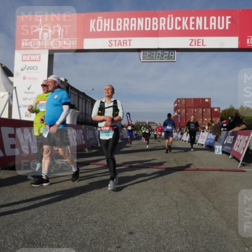 03.10.2025 - Köhlbrandbrückenlauf Matties Gatica Varas http://msf.ph/oto/9167738 03.10.2025 10:10:26 Ziel 1192, 1375, 1536, 1583, 1636, 1660, 2134, 2821, 2858, 3124 meine-sportfotos.de