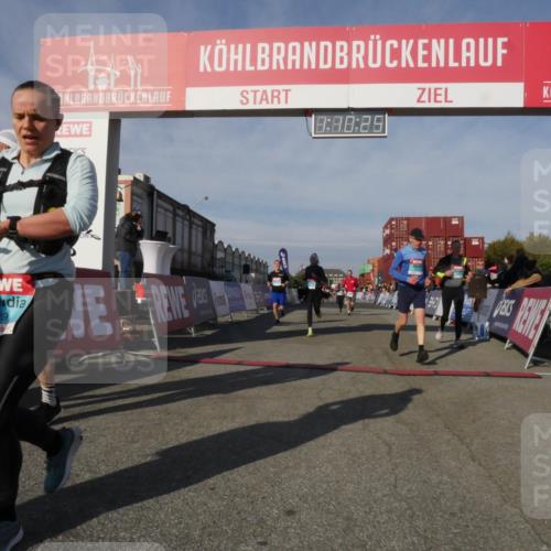 03.10.2025 - Köhlbrandbrückenlauf Matties Gatica Varas http://msf.ph/oto/9167740 03.10.2025 10:10:27 Ziel 1192, 1307, 1375, 1536, 1583, 1631, 1636, 1660, 2134, 2821, 2858, 3124 meine-sportfotos.de