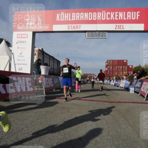 03.10.2025 - Köhlbrandbrückenlauf Matties Gatica Varas http://msf.ph/oto/9167746 03.10.2025 10:10:30 Ziel 1307, 1375, 1499, 1536, 1605, 1631, 1636, 1660, 2134, 2821, 2858, 3345 meine-sportfotos.de