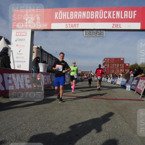 03.10.2025 - Köhlbrandbrückenlauf Matties Gatica Varas http://msf.ph/oto/9167747 03.10.2025 10:10:30 Ziel 1307, 1375, 1499, 1536, 1605, 1631, 1636, 1660, 2134, 2821, 2858, 3345 meine-sportfotos.de