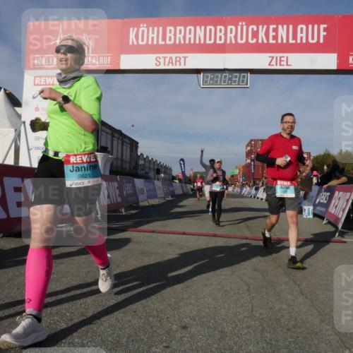 03.10.2025 - Köhlbrandbrückenlauf Matties Gatica Varas http://msf.ph/oto/9167751 03.10.2025 10:10:32 Ziel 1307, 1499, 1536, 1605, 1631, 1636, 2134, 2858, 2964, 3345 meine-sportfotos.de