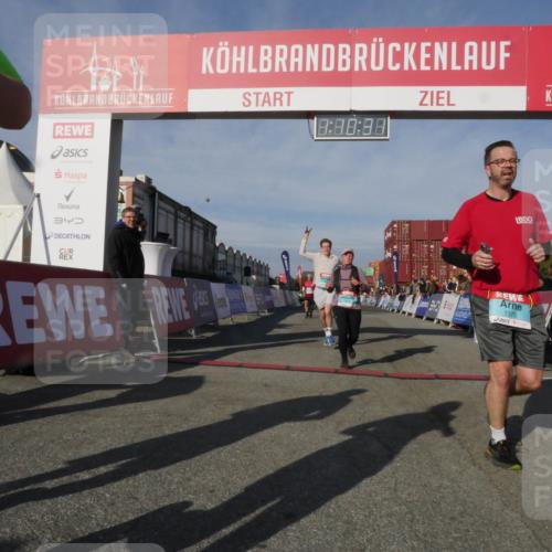 03.10.2025 - Köhlbrandbrückenlauf Matties Gatica Varas http://msf.ph/oto/9167752 03.10.2025 10:10:33 Ziel 1093, 1307, 1499, 1536, 1605, 1631, 1636, 2134, 2858, 2964, 3345 meine-sportfotos.de