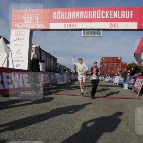 03.10.2025 - Köhlbrandbrückenlauf Matties Gatica Varas http://msf.ph/oto/9167753 03.10.2025 10:10:33 Ziel 1093, 1307, 1499, 1536, 1605, 1631, 1636, 2134, 2858, 2964, 3345 meine-sportfotos.de