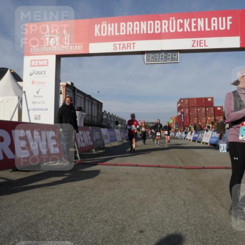 03.10.2025 - Köhlbrandbrückenlauf Matties Gatica Varas http://msf.ph/oto/9167758 03.10.2025 10:10:36 Ziel 1093, 1307, 1413, 1499, 1605, 1631, 1636, 2134, 2728, 2890, 2891, 2964, 3345 meine-sportfotos.de
