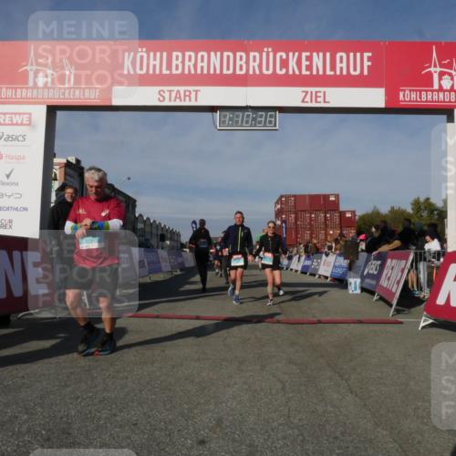 03.10.2025 - Köhlbrandbrückenlauf Matties Gatica Varas http://msf.ph/oto/9167759 03.10.2025 10:10:38 Ziel 1093, 1217, 1307, 1413, 1499, 1605, 1631, 1636, 2015, 2728, 2890, 2891, 2964, 3345 meine-sportfotos.de