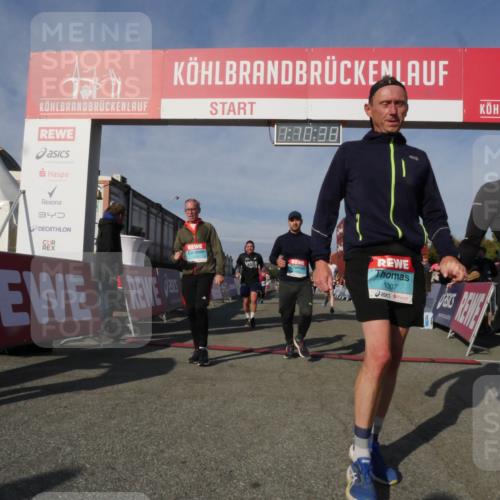 03.10.2025 - Köhlbrandbrückenlauf Matties Gatica Varas http://msf.ph/oto/9167764 03.10.2025 10:10:40 Ziel 1093, 1217, 1413, 1499, 1605, 2015, 2728, 2890, 2891, 2964, 3345 meine-sportfotos.de