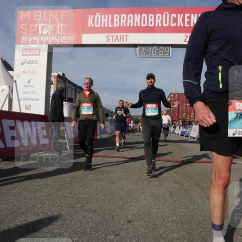 03.10.2025 - Köhlbrandbrückenlauf Matties Gatica Varas http://msf.ph/oto/9167765 03.10.2025 10:10:41 Ziel 1093, 1217, 1413, 1499, 2015, 2728, 2890, 2891, 2964, 3345 meine-sportfotos.de