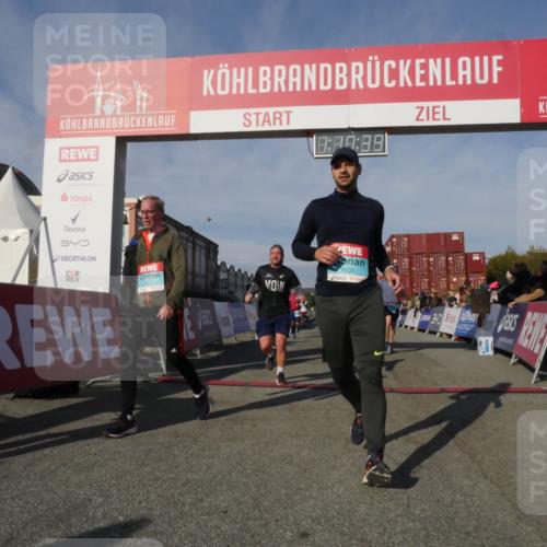 03.10.2025 - Köhlbrandbrückenlauf Matties Gatica Varas http://msf.ph/oto/9167766 03.10.2025 10:10:41 Ziel 1093, 1217, 1413, 1499, 2015, 2728, 2890, 2891, 2964, 3345 meine-sportfotos.de