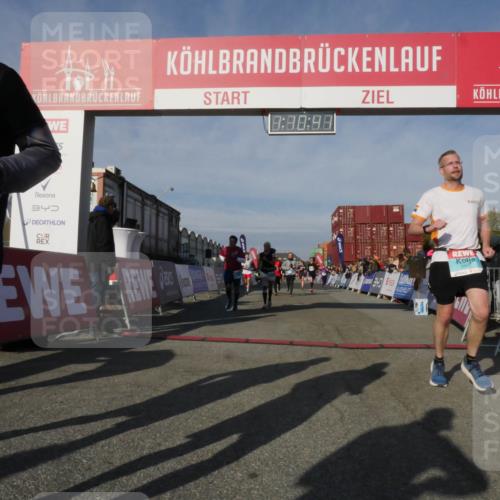03.10.2025 - Köhlbrandbrückenlauf Matties Gatica Varas http://msf.ph/oto/9167770 03.10.2025 10:10:43 Ziel 1093, 1217, 1413, 2015, 2728, 2890, 2891, 2964 meine-sportfotos.de