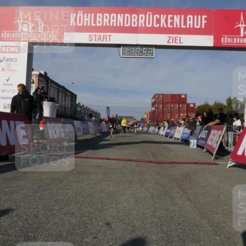 03.10.2025 - Köhlbrandbrückenlauf Matties Gatica Varas http://msf.ph/oto/9167789 03.10.2025 10:10:53 Ziel 1151, 1450, 1568, 1701, 1705, 1973, 2150, 2729, 3032, 3717, 3818 meine-sportfotos.de