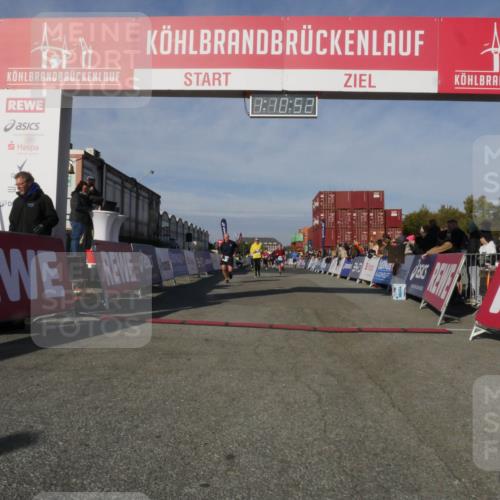 03.10.2025 - Köhlbrandbrückenlauf Matties Gatica Varas http://msf.ph/oto/9167790 03.10.2025 10:10:54 Ziel 1151, 1183, 1450, 1568, 1701, 1705, 1973, 2150, 2729, 3032, 3717, 3818 meine-sportfotos.de