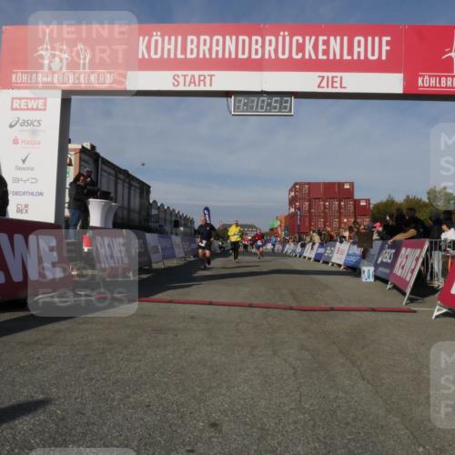 03.10.2025 - Köhlbrandbrückenlauf Matties Gatica Varas http://msf.ph/oto/9167791 03.10.2025 10:10:55 Ziel 1151, 1183, 1450, 1568, 1701, 1705, 1973, 2150, 2729, 3032, 3717, 3818 meine-sportfotos.de