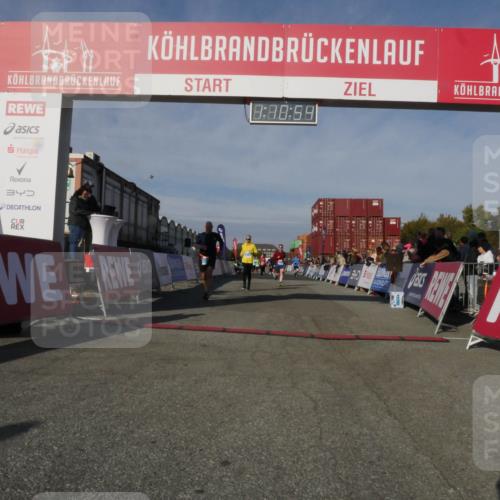 03.10.2025 - Köhlbrandbrückenlauf Matties Gatica Varas http://msf.ph/oto/9167793 03.10.2025 10:10:55 Ziel 1151, 1183, 1450, 1568, 1701, 1705, 1973, 2150, 2729, 3032, 3717, 3818 meine-sportfotos.de