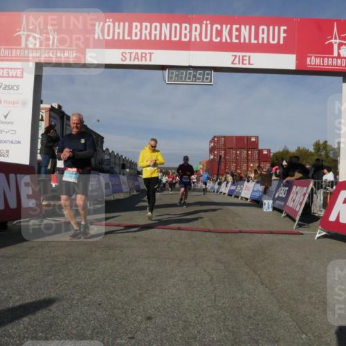 03.10.2025 - Köhlbrandbrückenlauf Matties Gatica Varas http://msf.ph/oto/9167798 03.10.2025 10:10:58 Ziel 1151, 1183, 1229, 1450, 1568, 1701, 1705, 1802, 1945, 1973, 2150, 2381, 2729, 3352, 3717, 3808, 3818 meine-sportfotos.de