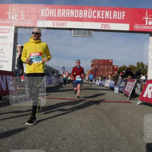 03.10.2025 - Köhlbrandbrückenlauf Matties Gatica Varas http://msf.ph/oto/9167801 03.10.2025 10:10:59 Ziel 1151, 1183, 1229, 1450, 1568, 1705, 1802, 1945, 1973, 2150, 2381, 2711, 2729, 3352, 3410, 3717, 3808, 3818 meine-sportfotos.de