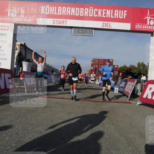 03.10.2025 - Köhlbrandbrückenlauf Matties Gatica Varas http://msf.ph/oto/9167807 03.10.2025 10:11:02 Ziel 1151, 1183, 1229, 1450, 1568, 1705, 1802, 1945, 1973, 2381, 2711, 2729, 3352, 3410, 3717, 3808, 3818 meine-sportfotos.de