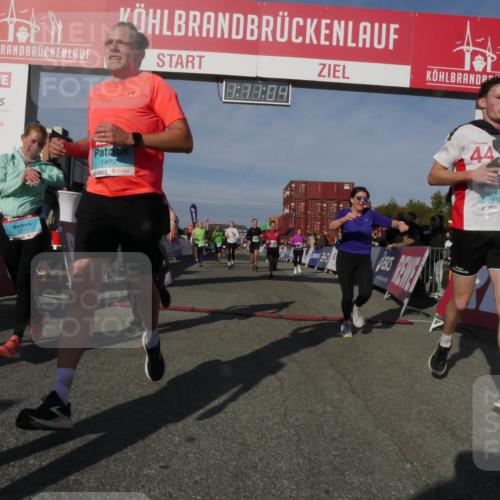 03.10.2025 - Köhlbrandbrückenlauf Matties Gatica Varas http://msf.ph/oto/9167815 03.10.2025 10:11:06 Ziel 1149, 1183, 1229, 1286, 1802, 1945, 2381, 2711, 3334, 3352, 3410, 3653, 3808 meine-sportfotos.de