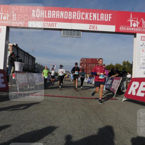 03.10.2025 - Köhlbrandbrückenlauf Matties Gatica Varas http://msf.ph/oto/9167820 03.10.2025 10:11:08 Ziel 1149, 1229, 1286, 1802, 1945, 2214, 2381, 2711, 3334, 3352, 3410, 3653, 3808 meine-sportfotos.de
