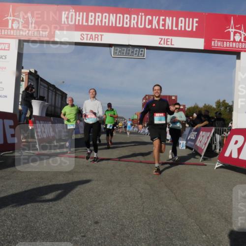 03.10.2025 - Köhlbrandbrückenlauf Matties Gatica Varas http://msf.ph/oto/9167823 03.10.2025 10:11:10 Ziel 1149, 1286, 1802, 2214, 2381, 2711, 3334, 3410, 3653 meine-sportfotos.de
