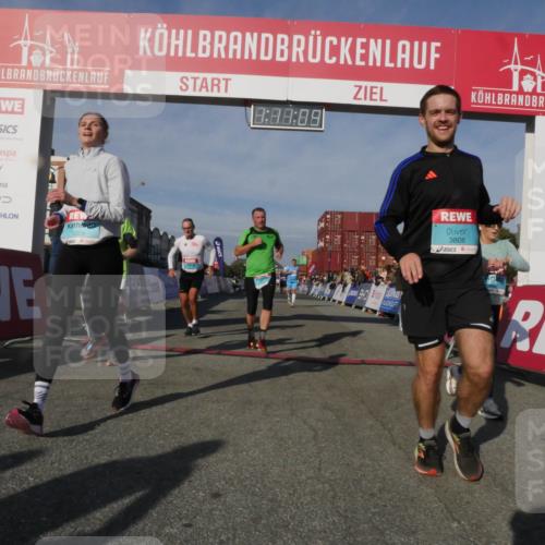 03.10.2025 - Köhlbrandbrückenlauf Matties Gatica Varas http://msf.ph/oto/9167825 03.10.2025 10:11:11 Ziel 1149, 1286, 2214, 2711, 3011, 3334, 3410, 3653 meine-sportfotos.de