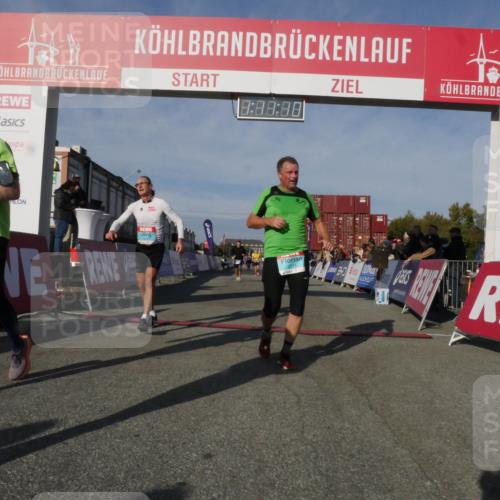 03.10.2025 - Köhlbrandbrückenlauf Matties Gatica Varas http://msf.ph/oto/9167827 03.10.2025 10:11:12 Ziel 1149, 1286, 2214, 3011, 3334, 3653 meine-sportfotos.de