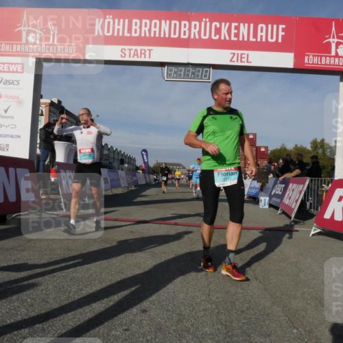 03.10.2025 - Köhlbrandbrückenlauf Matties Gatica Varas http://msf.ph/oto/9167828 03.10.2025 10:11:12 Ziel 1149, 1286, 2214, 3011, 3334, 3653 meine-sportfotos.de