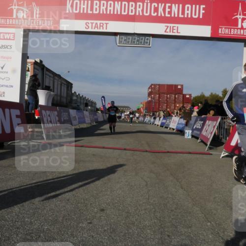 03.10.2025 - Köhlbrandbrückenlauf Matties Gatica Varas http://msf.ph/oto/9167847 03.10.2025 10:11:21 Ziel 1341, 1844, 2939, 3011, 3167, 3238, 3542 meine-sportfotos.de