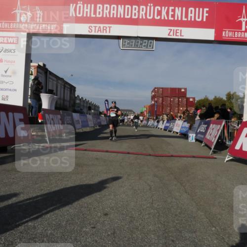 03.10.2025 - Köhlbrandbrückenlauf Matties Gatica Varas http://msf.ph/oto/9167848 03.10.2025 10:11:22 Ziel 1341, 1844, 2939, 3011, 3120, 3121, 3167, 3238, 3445, 3542 meine-sportfotos.de