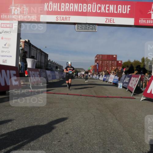 03.10.2025 - Köhlbrandbrückenlauf Matties Gatica Varas http://msf.ph/oto/9167849 03.10.2025 10:11:22 Ziel 1341, 1844, 2939, 3011, 3120, 3121, 3167, 3238, 3445, 3542 meine-sportfotos.de