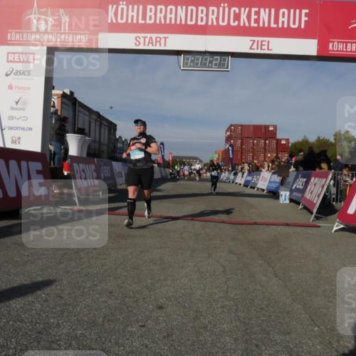 03.10.2025 - Köhlbrandbrückenlauf Matties Gatica Varas http://msf.ph/oto/9167851 03.10.2025 10:11:23 Ziel 1341, 1844, 2939, 3011, 3120, 3121, 3167, 3238, 3445, 3542 meine-sportfotos.de