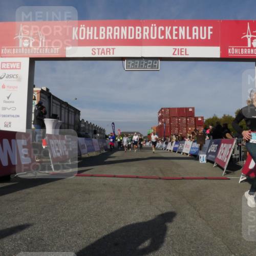 03.10.2025 - Köhlbrandbrückenlauf Matties Gatica Varas http://msf.ph/oto/9167856 03.10.2025 10:11:26 Ziel 1341, 1871, 2215, 2939, 3119, 3120, 3121, 3167, 3238, 3445, 3542 meine-sportfotos.de