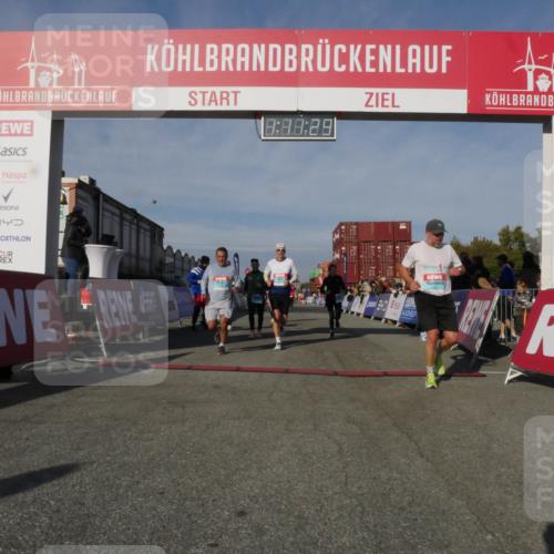 03.10.2025 - Köhlbrandbrückenlauf Matties Gatica Varas http://msf.ph/oto/9167864 03.10.2025 10:11:31 Ziel 1871, 2215, 2881, 2939, 2941, 3119, 3120, 3121, 3167, 3202, 3238, 3445, 3528, 3542 meine-sportfotos.de