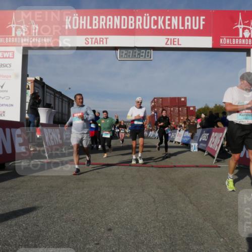 03.10.2025 - Köhlbrandbrückenlauf Matties Gatica Varas http://msf.ph/oto/9167866 03.10.2025 10:11:32 Ziel 1871, 2215, 2881, 2939, 2941, 3119, 3120, 3121, 3202, 3238, 3445, 3528 meine-sportfotos.de