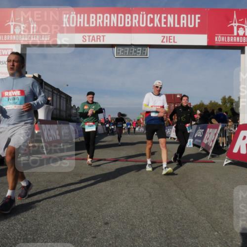 03.10.2025 - Köhlbrandbrückenlauf Matties Gatica Varas http://msf.ph/oto/9167868 03.10.2025 10:11:32 Ziel 1871, 2215, 2881, 2939, 2941, 3119, 3120, 3121, 3202, 3238, 3445, 3528 meine-sportfotos.de