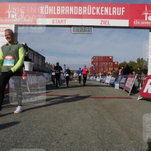 03.10.2025 - Köhlbrandbrückenlauf Matties Gatica Varas http://msf.ph/oto/9167877 03.10.2025 10:11:37 Ziel 1679, 1871, 1921, 2215, 2256, 2881, 2941, 3119, 3202, 3524, 3528 meine-sportfotos.de