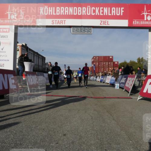 03.10.2025 - Köhlbrandbrückenlauf Matties Gatica Varas http://msf.ph/oto/9167878 03.10.2025 10:11:37 Ziel 1679, 1871, 1921, 2215, 2256, 2881, 2941, 3119, 3202, 3524, 3528 meine-sportfotos.de