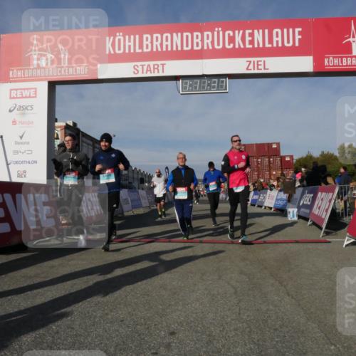 03.10.2025 - Köhlbrandbrückenlauf Matties Gatica Varas http://msf.ph/oto/9167881 03.10.2025 10:11:39 Ziel 1435, 1679, 1768, 1921, 2256, 2881, 2941, 3202, 3406, 3524, 3528 meine-sportfotos.de