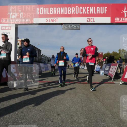 03.10.2025 - Köhlbrandbrückenlauf Matties Gatica Varas http://msf.ph/oto/9167882 03.10.2025 10:11:39 Ziel 1435, 1679, 1768, 1921, 2256, 2881, 2941, 3202, 3406, 3524, 3528 meine-sportfotos.de