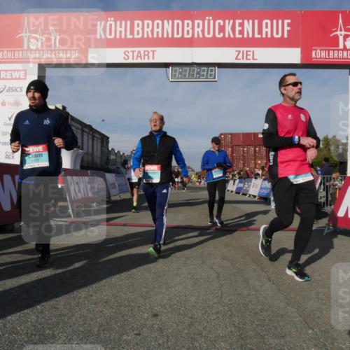 03.10.2025 - Köhlbrandbrückenlauf Matties Gatica Varas http://msf.ph/oto/9167883 03.10.2025 10:11:40 Ziel 1435, 1679, 1768, 1921, 2256, 2881, 3406, 3524, 3528 meine-sportfotos.de