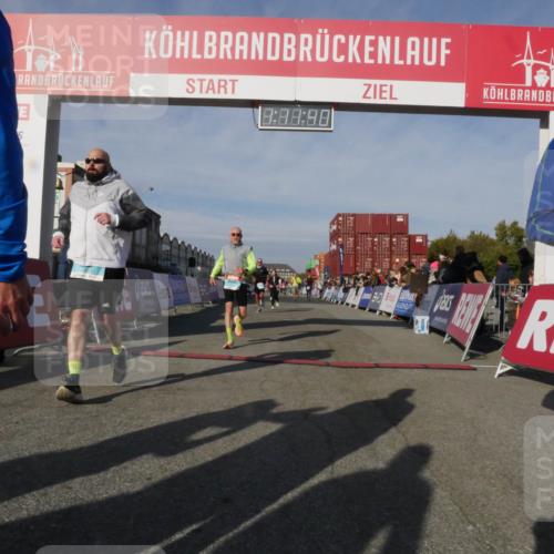 03.10.2025 - Köhlbrandbrückenlauf Matties Gatica Varas http://msf.ph/oto/9167887 03.10.2025 10:11:41 Ziel 1108, 1435, 1679, 1768, 1921, 2256, 2786, 3406, 3524, 3528 meine-sportfotos.de