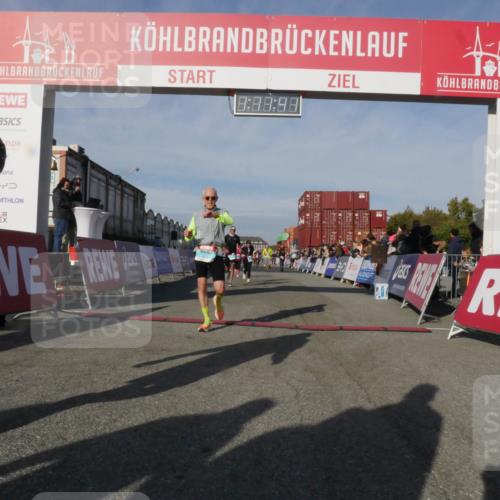 03.10.2025 - Köhlbrandbrückenlauf Matties Gatica Varas http://msf.ph/oto/9167889 03.10.2025 10:11:42 Ziel 1108, 1206, 1435, 1679, 1768, 1921, 2256, 2387, 2786, 3406, 3524, 3528 meine-sportfotos.de