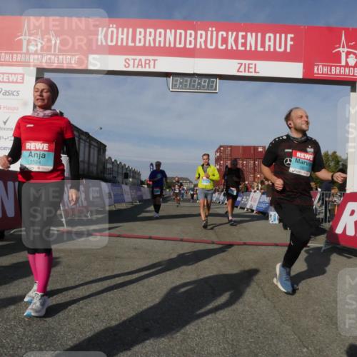 03.10.2025 - Köhlbrandbrückenlauf Matties Gatica Varas http://msf.ph/oto/9167903 03.10.2025 10:11:49 Ziel 1108, 1206, 1233, 1418, 1435, 1522, 1675, 1768, 2061, 2387, 2786, 3208, 3394, 3406 meine-sportfotos.de