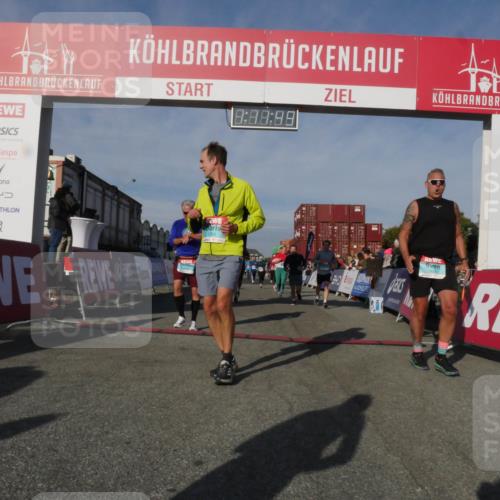 03.10.2025 - Köhlbrandbrückenlauf Matties Gatica Varas http://msf.ph/oto/9167906 03.10.2025 10:11:51 Ziel 1108, 1206, 1233, 1350, 1418, 1522, 1675, 2061, 2387, 2786, 3208, 3394, 3406 meine-sportfotos.de