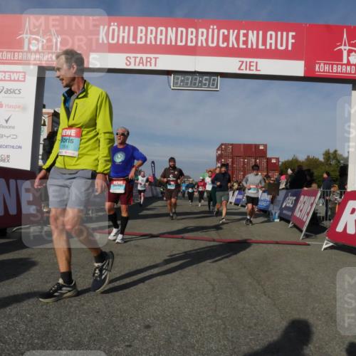 03.10.2025 - Köhlbrandbrückenlauf Matties Gatica Varas http://msf.ph/oto/9167908 03.10.2025 10:11:52 Ziel 1108, 1206, 1233, 1350, 1418, 1522, 1675, 2061, 2387, 2786, 3208, 3394 meine-sportfotos.de