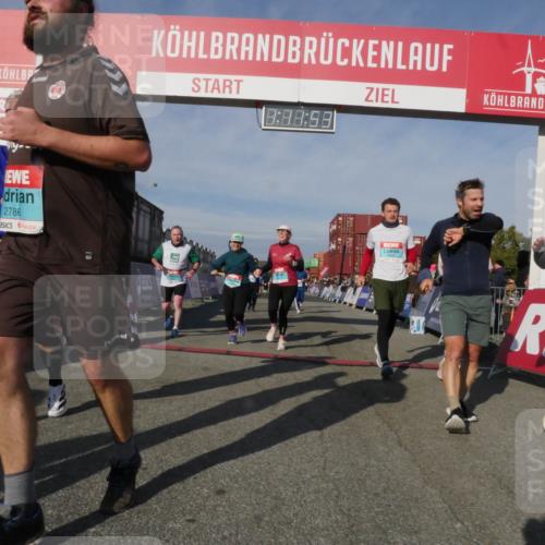 03.10.2025 - Köhlbrandbrückenlauf Matties Gatica Varas http://msf.ph/oto/9167914 03.10.2025 10:11:55 Ziel 1233, 1350, 1418, 1501, 1512, 1522, 1675, 2061, 2730, 3208, 3394, 3711 meine-sportfotos.de