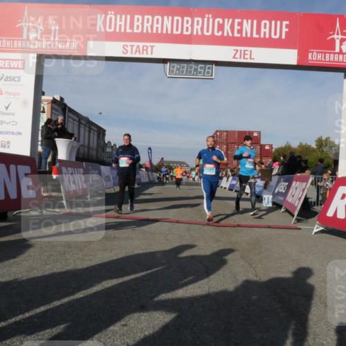 03.10.2025 - Köhlbrandbrückenlauf Matties Gatica Varas http://msf.ph/oto/9167920 03.10.2025 10:11:58 Ziel 1233, 1350, 1465, 1501, 1512, 1675, 1952, 2077, 2730, 2921, 3394, 3711 meine-sportfotos.de