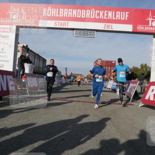 03.10.2025 - Köhlbrandbrückenlauf Matties Gatica Varas http://msf.ph/oto/9167921 03.10.2025 10:11:58 Ziel 1233, 1350, 1465, 1501, 1512, 1675, 1952, 2077, 2730, 2921, 3394, 3711 meine-sportfotos.de