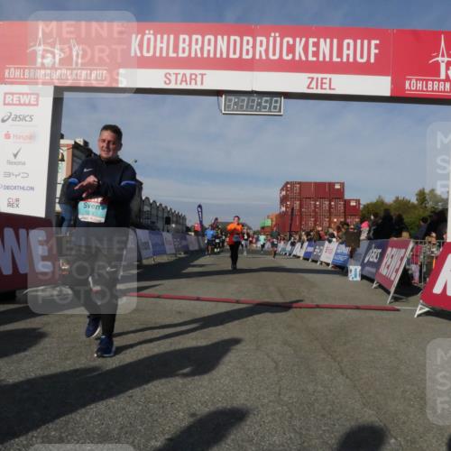 03.10.2025 - Köhlbrandbrückenlauf Matties Gatica Varas http://msf.ph/oto/9167925 03.10.2025 10:12:00 Ziel 1350, 1465, 1501, 1512, 1952, 2077, 2730, 2921, 3711, 3838 meine-sportfotos.de