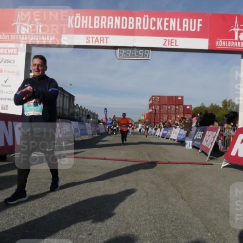 03.10.2025 - Köhlbrandbrückenlauf Matties Gatica Varas http://msf.ph/oto/9167926 03.10.2025 10:12:01 Ziel 1350, 1465, 1501, 1512, 1952, 2077, 2730, 2921, 3711, 3838 meine-sportfotos.de